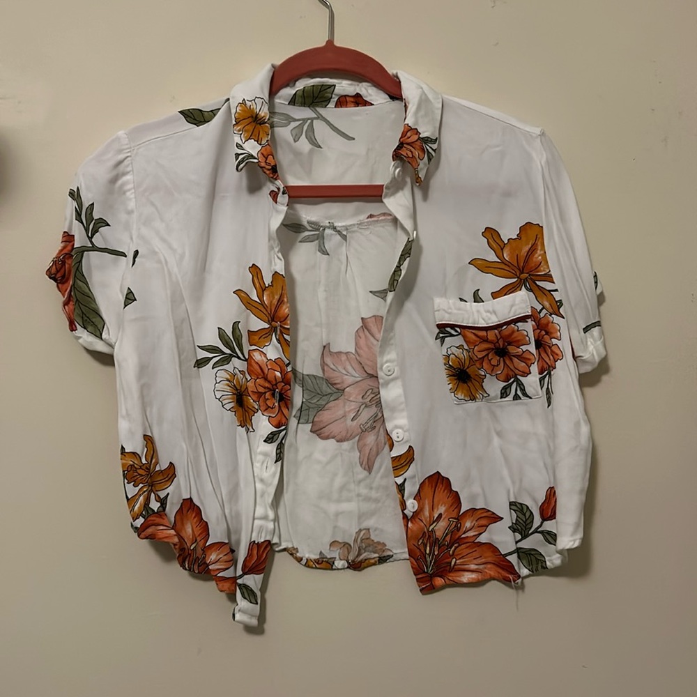 Floral crop button up